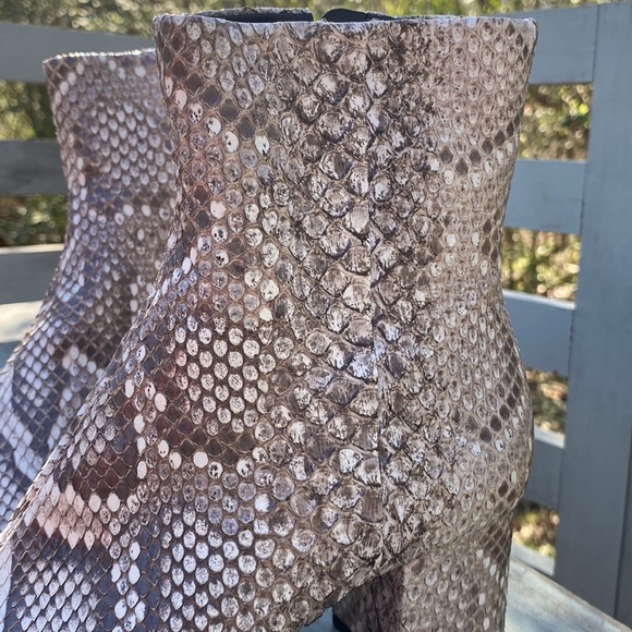 Boots - Picture 4 of 17